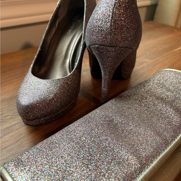 4” Sparkling heels with matching clutch - Picture 4 of 9